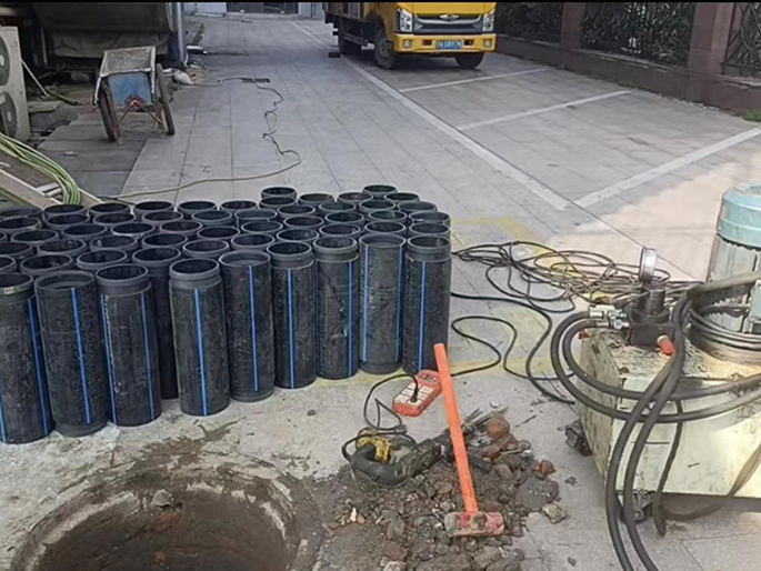 新祺周PE置换管厂家 DN315置换管 非开挖管短管置换